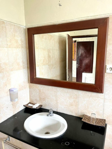 Bathroom 10