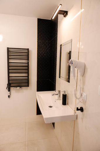 Bathroom 3, MODERNO hotel Garwolin, Garwolin