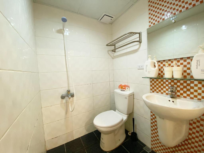 Others 2, 17 Fengjia Accommodation, Taichung