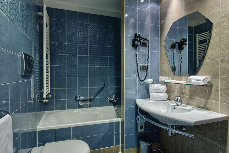 Bathroom 13