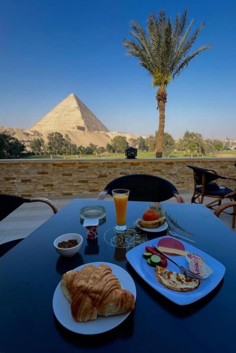 Food & Drinks 5, Golden Glamour Pyramids View, Al-Ahram