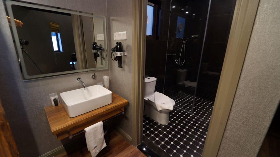 Bathroom 17