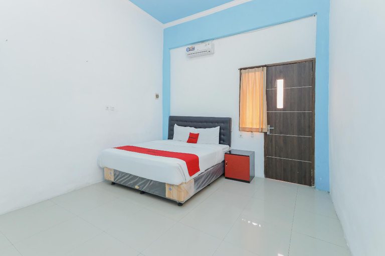 Bedroom, RedDoorz @ Bypass Town Square Mojokerto, Mojokerto