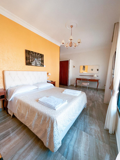 Others 5, Neapolitan Trips Hotel, Napoli