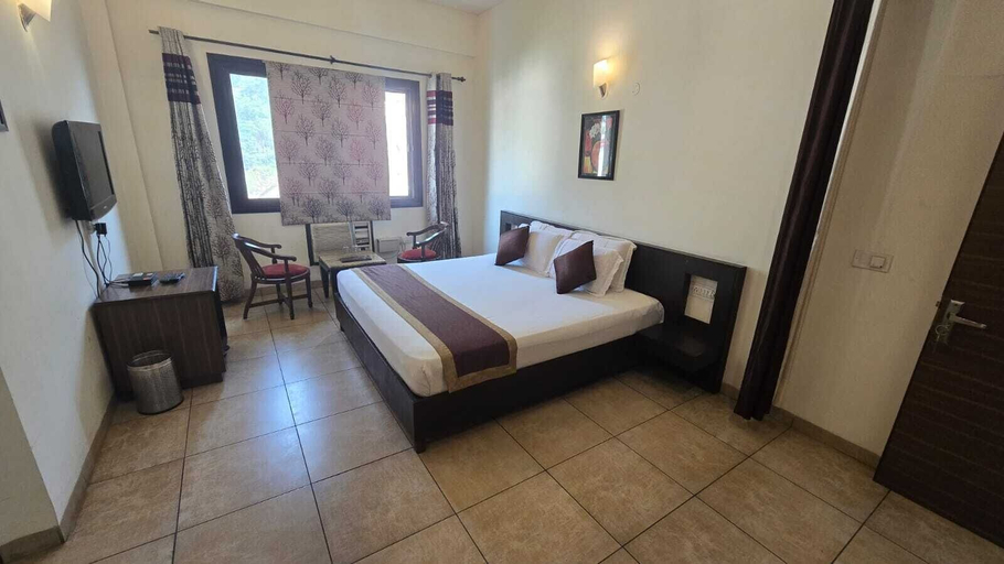 Bedroom 2, Kenwood Resort, Solan