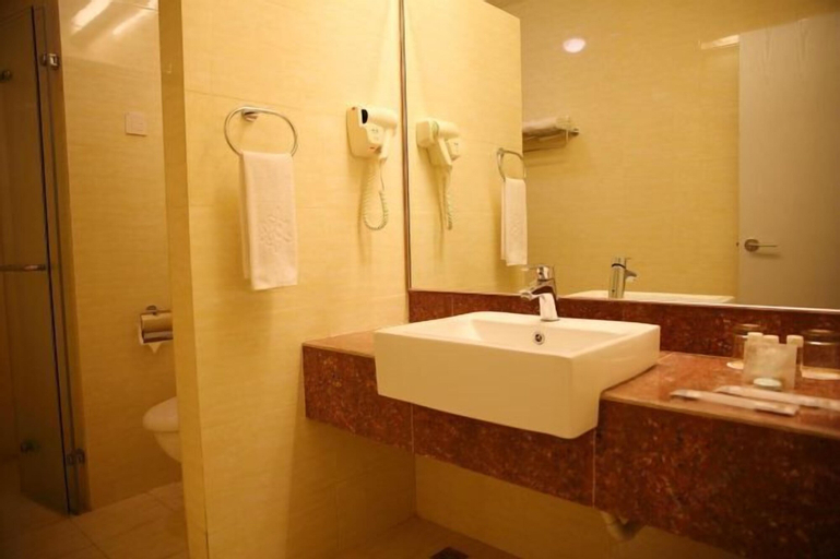 Bathroom 25