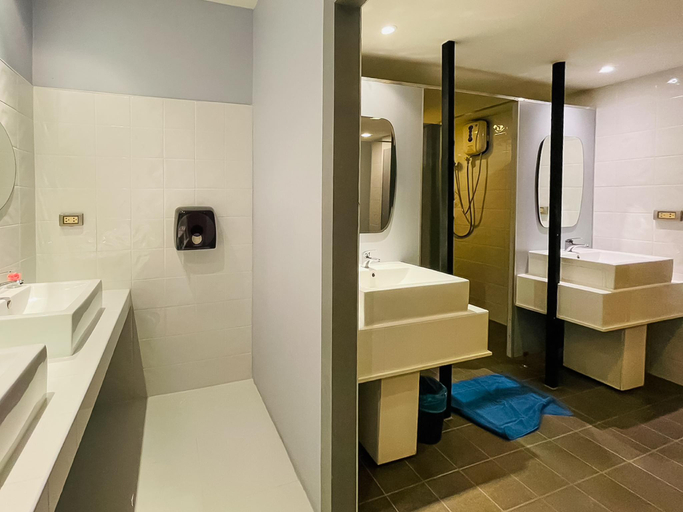 Bathroom 4