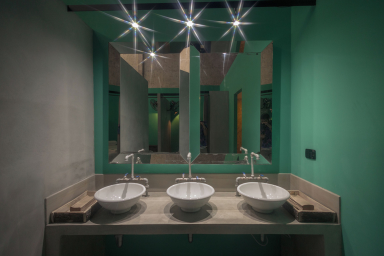 Bathroom 4, Artos, Mérida