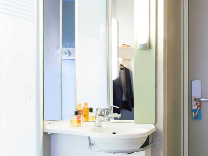 Bathroom 13