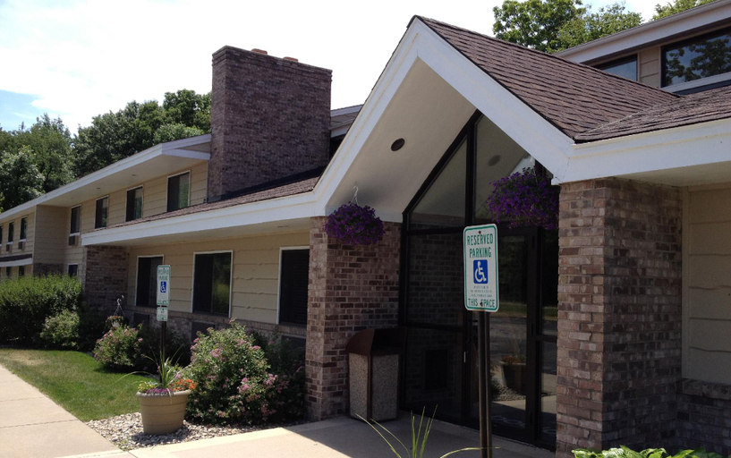 Exterior & Views 3, Boarders Inn & Suites by Cobblestone Hotels - Ripon, Fond du Lac