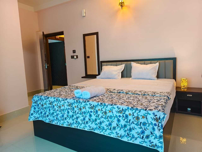 Bedroom 5, Dui Kanya Henshel Ghar, Birbhum
