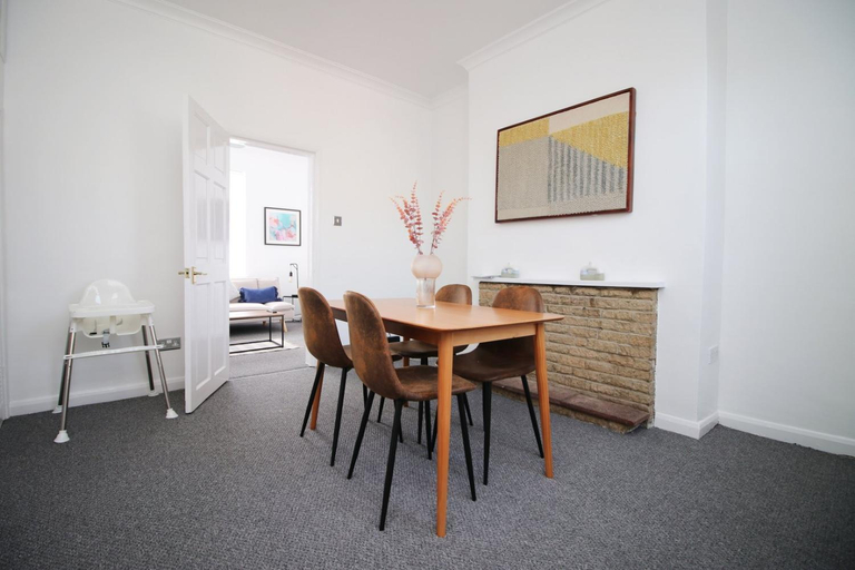 Others 5, Bristol Street (2BR FREE parking)| Cohost Partners, Newport