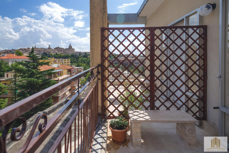 Others 5, Camere Pallotta, Macerata