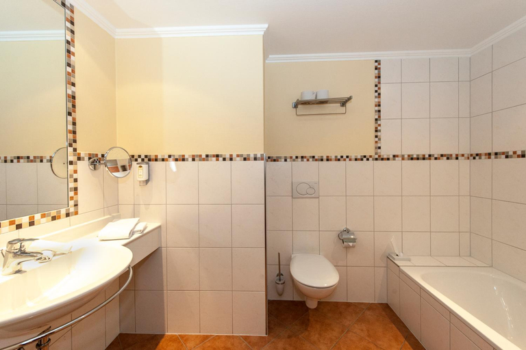 Bathroom 3, Hotel Belle Vue, Vianden