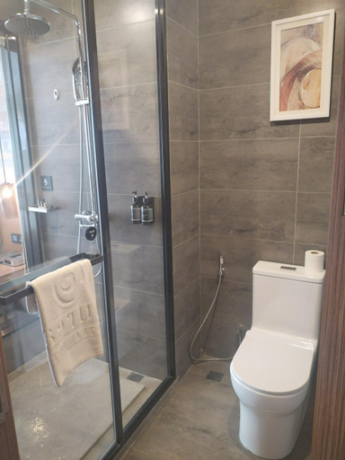 Bathroom 3, Aurea Central Hotel, Phnom Penh