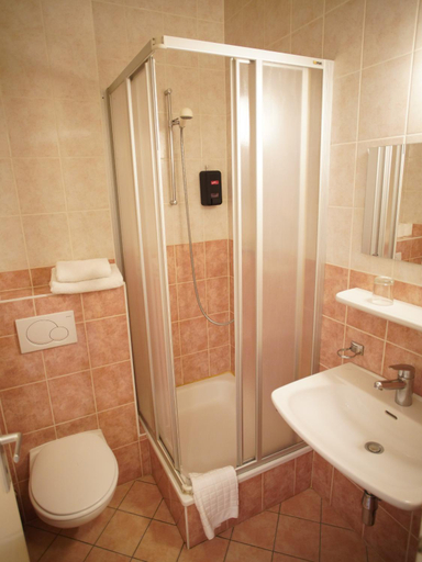 Bathroom 3, Hotel Carmen, Genève