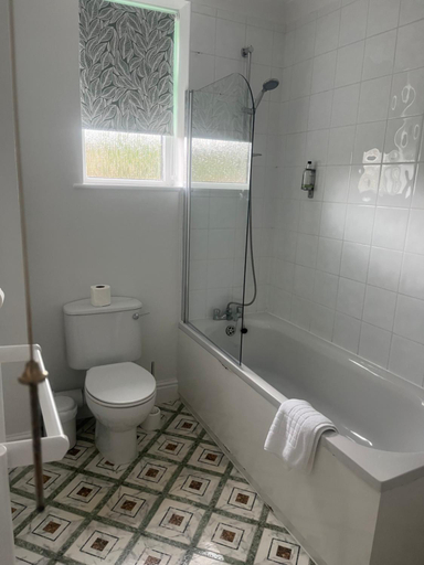 Bathroom 3, Penny Farthing Hotel & Cottages, Hampshire