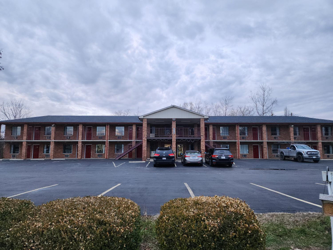 Exterior & Views 1, Americas Inn Bardstown, Nelson