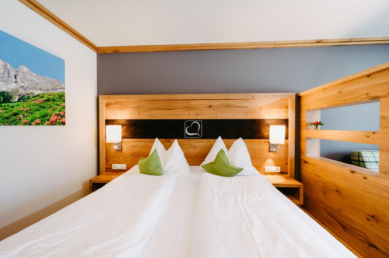 Bedroom 3, Hotel Taxerhof, Sankt Johann im Pongau