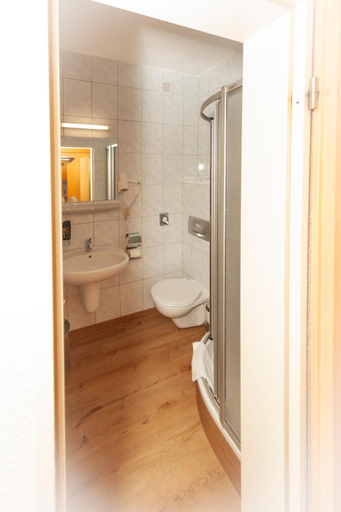 Bathroom 2, West Hotel Dresden-Radebeul, Meißen