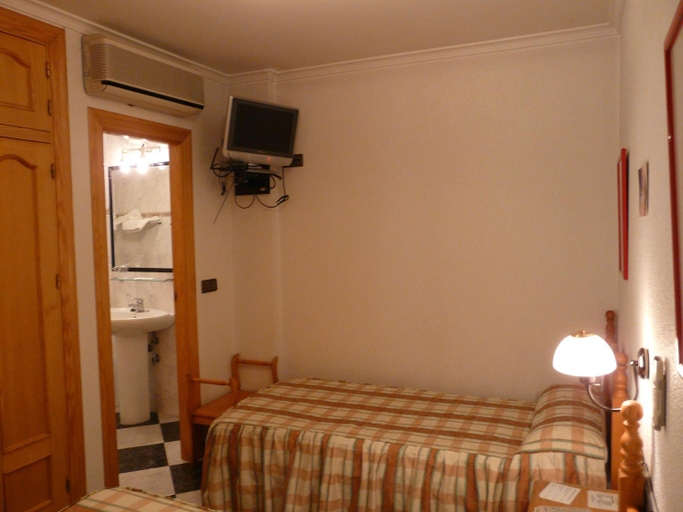 Bedroom 2, Hotel Guillermo II, Murcia