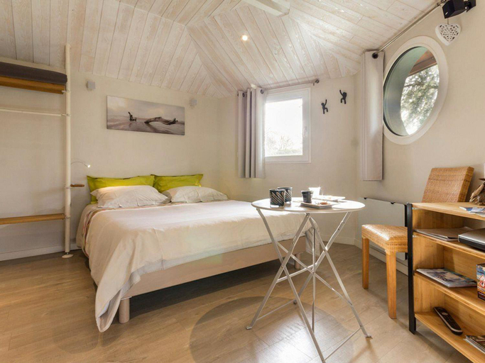 Others 2, Cabane perchee avec lit king-size, salle d'eau, kitchenette, TV, Wi-Fi et petit-dejeuner inclus - FR, Loire-Atlantique