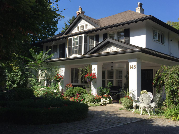 Bernard Gray Hall Bed and Breakfast, Niagara