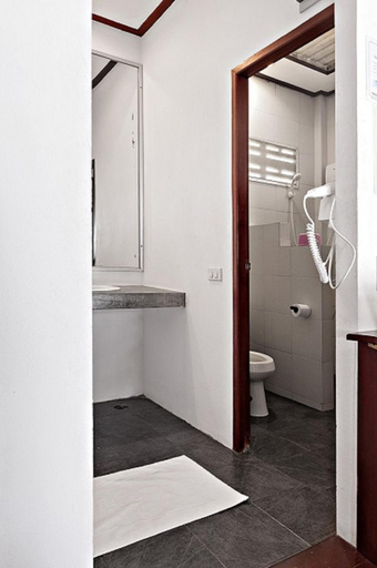 Bathroom 7