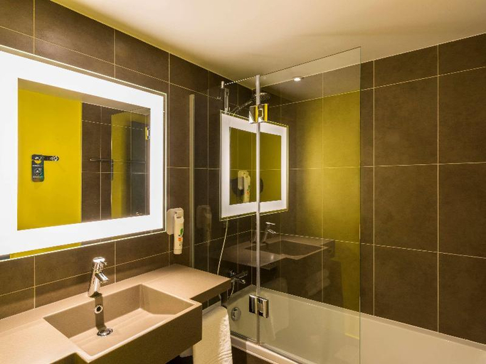 Bathroom 14