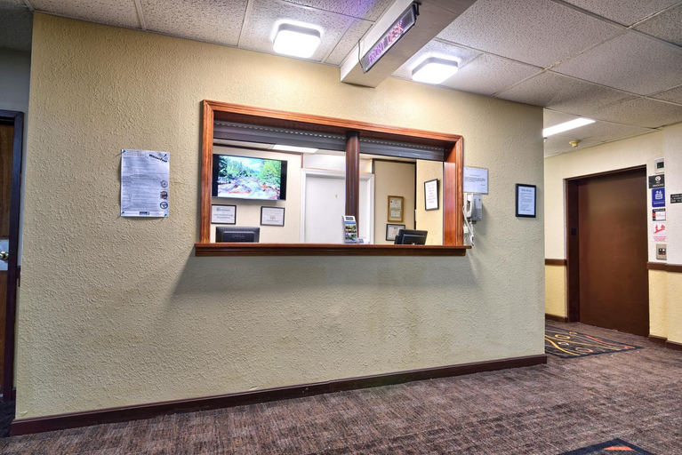 Public Area 1, Katahdin Inn & Suites, Penobscot