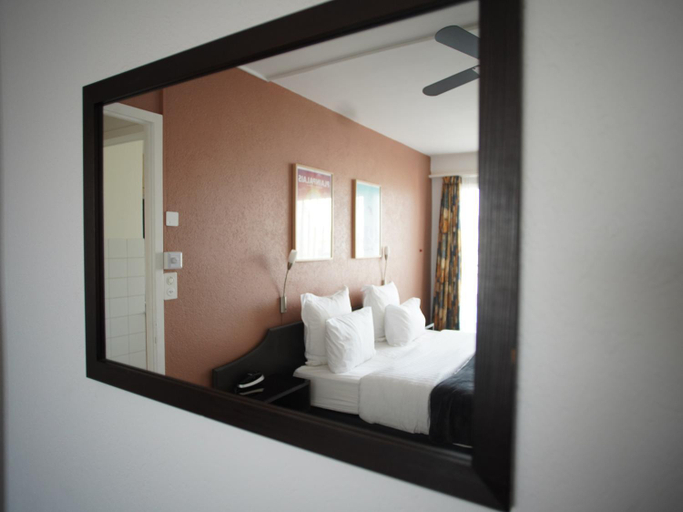 Bathroom 3, Hotel Carmen, Genève