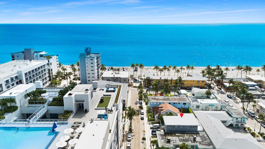 Exterior & Views 2, Newly Renovated Apt-unit #1 Close to Beach, Broward