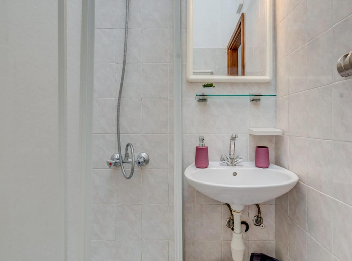 Bathroom 3, Seaside Getaway Holiday Home With Patio Slatine, Trogir