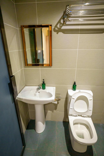 Bathroom 3, Alaxis Hotel, Kuala Lumpur