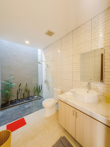 Bathroom 3, Gold Fish House Ubud, Gianyar