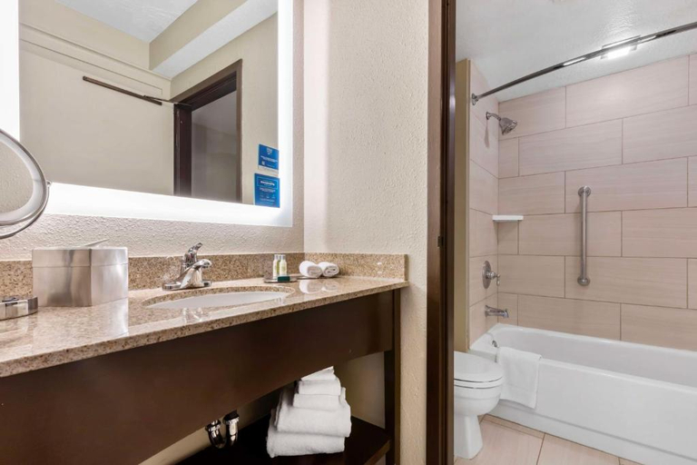 Bathroom 5, Doubletree By Hilton Park City - The Yarrow, Summit