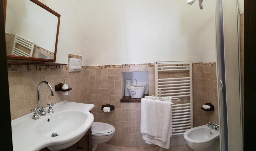 Bathroom 3, Luxury Trulli Sabotino 48, Bari