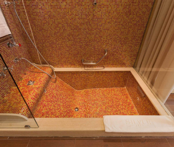 Bathroom 9