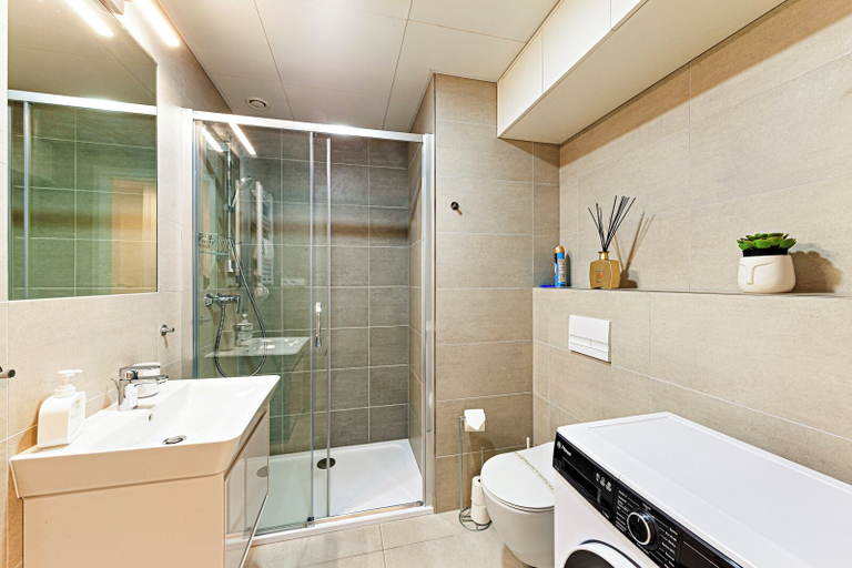 Bathroom 3, MamaStay Andel apartments, Praha 5