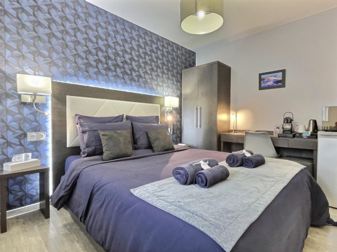 Bedroom 2, Les Platanes, Ain
