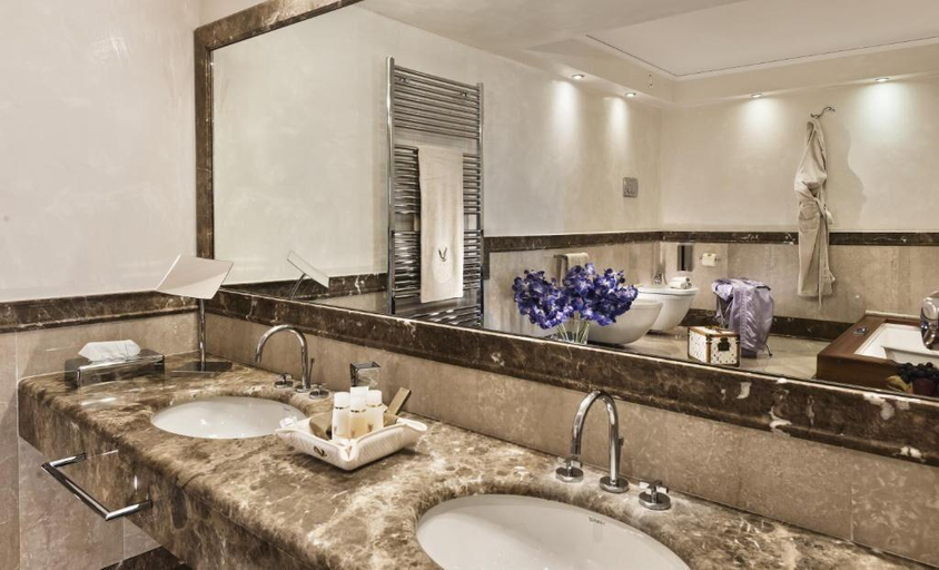 Bathroom 16
