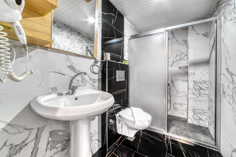 Bathroom 3, Kleopatra Coral Apart Hotel, Alanya