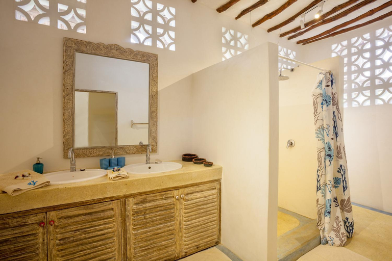 Bathroom 3, AESTUS VILLAS RESORT, Msambweni
