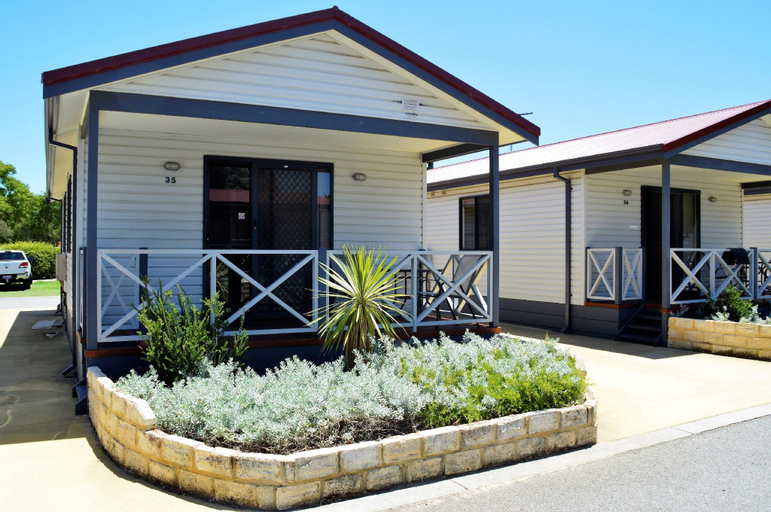 Exterior 2