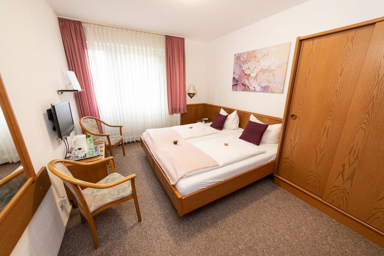 Bedroom 2, Hotel am Schlosspark Essen, Essen