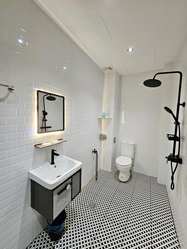 Bathroom 16