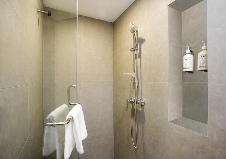 Bathroom 13