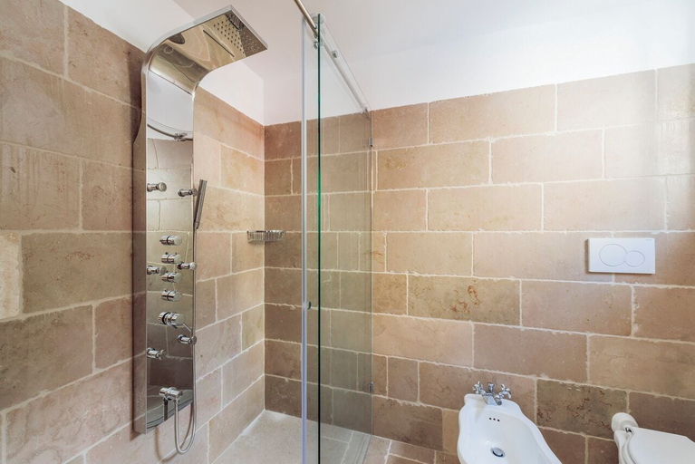 Bathroom 5, Casa Malu, Salerno