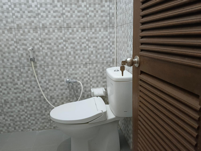 Bathroom 13