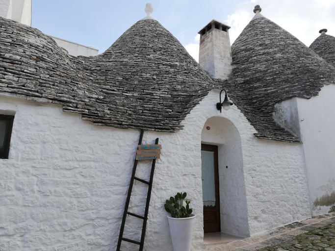 Others 4, Luxury Trulli Sabotino 48, Bari